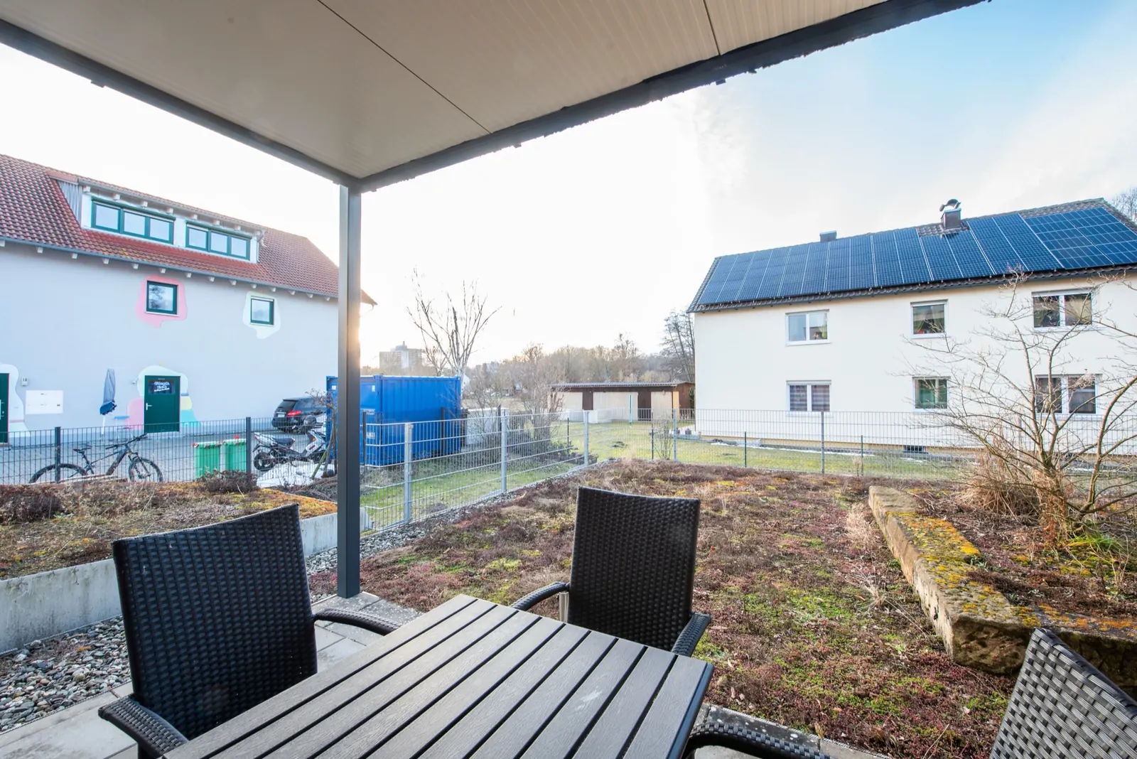 Access & Surroundings – Terrace with view of the greenery