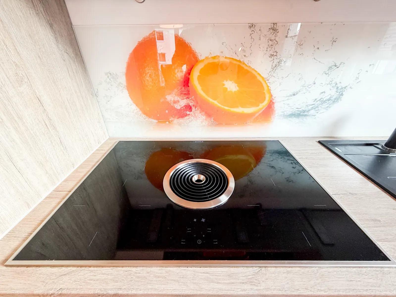 Living & Kitchen – Induction hob with extractor hood
