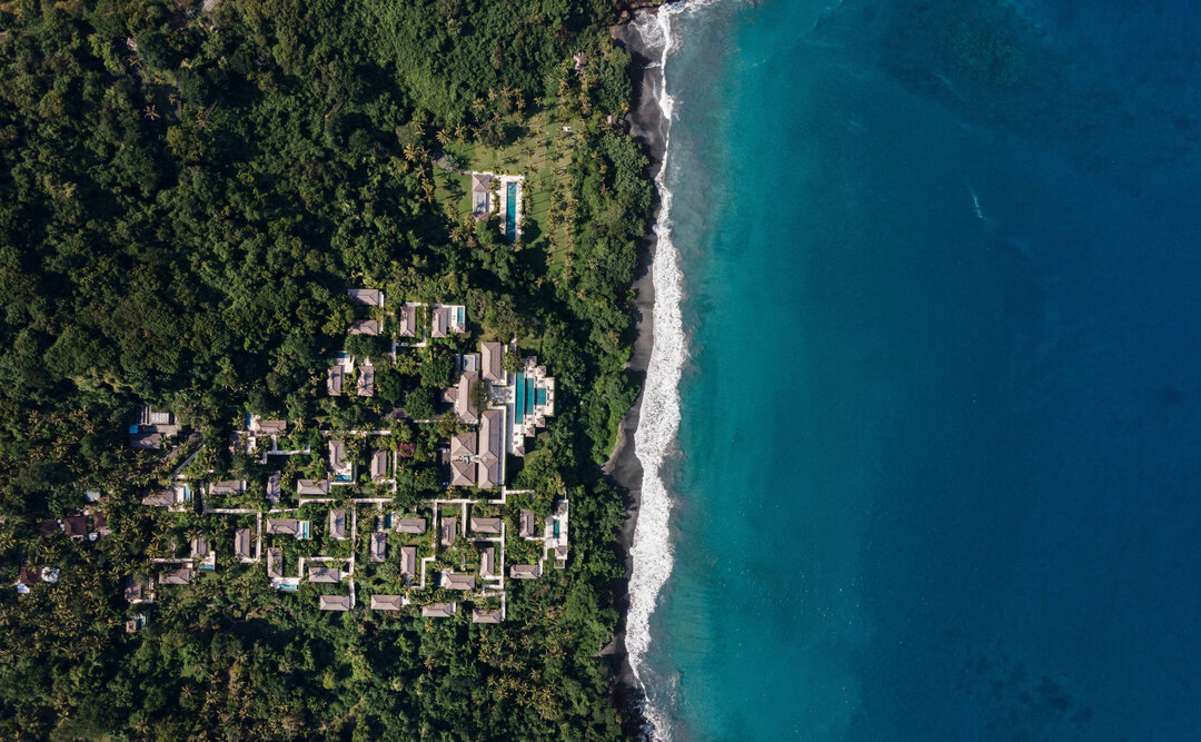 Amankila cliffside 3 tiered infinity pool East Bali — photo 1
