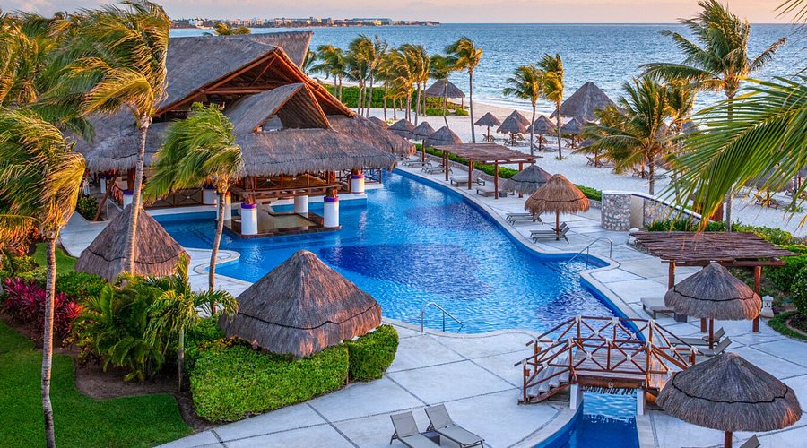 Cancun Mexico all inclusive beachfront resort senior slow travel — photo 1