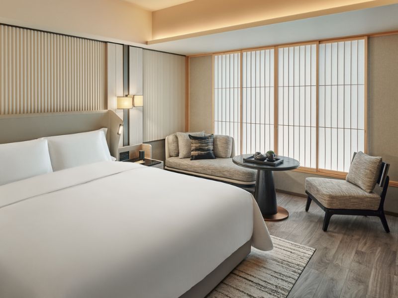 Dusit Thani Kyoto luxury hotel courtyard garden and traditional architecture — photo 2