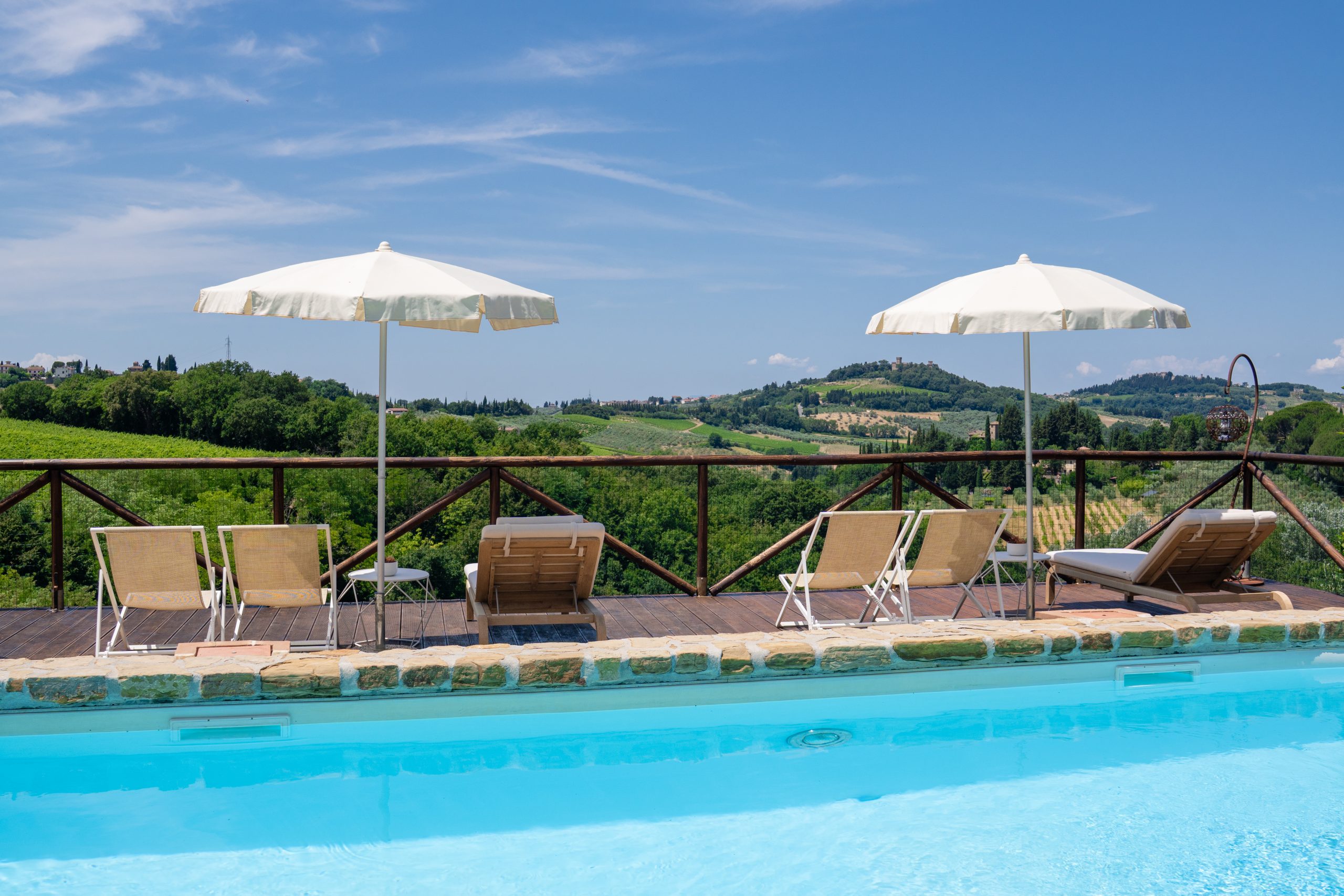 Podere Vergianoni 17th-century Tuscan farmhouse and panoramic pool in Chianti hills — photo 2