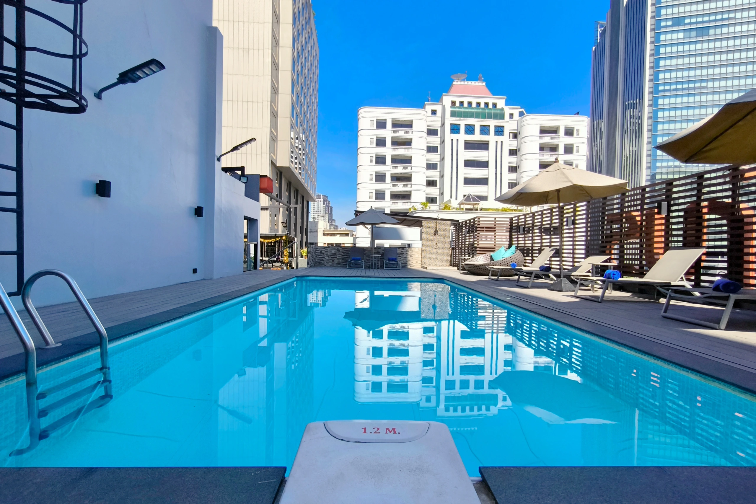 Citrus Suites Sukhumvit 6 rooftop swimming pool deck Bangkok — photo 1