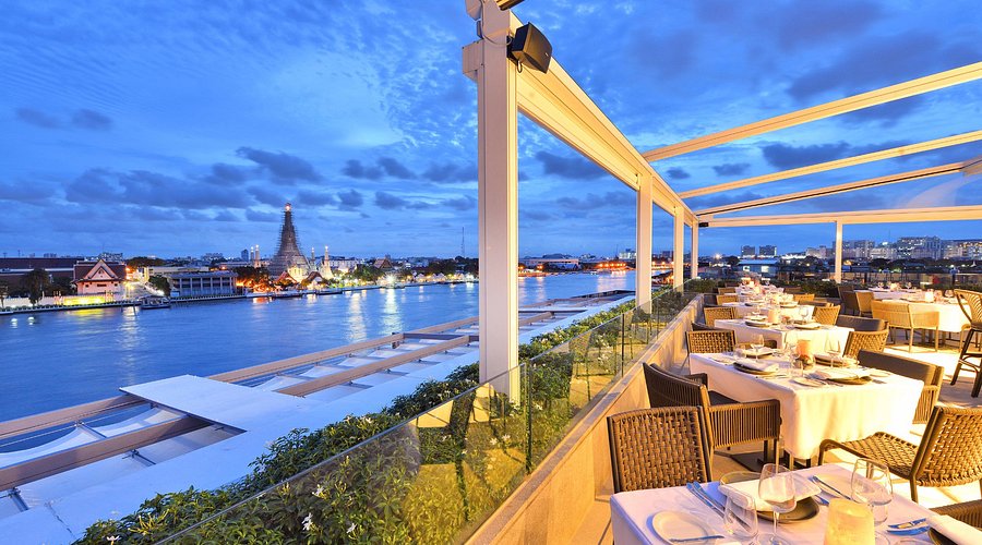 Riva Arun Bangkok Above Riva rooftop restaurant Wat Arun temple of dawn river view — photo 1