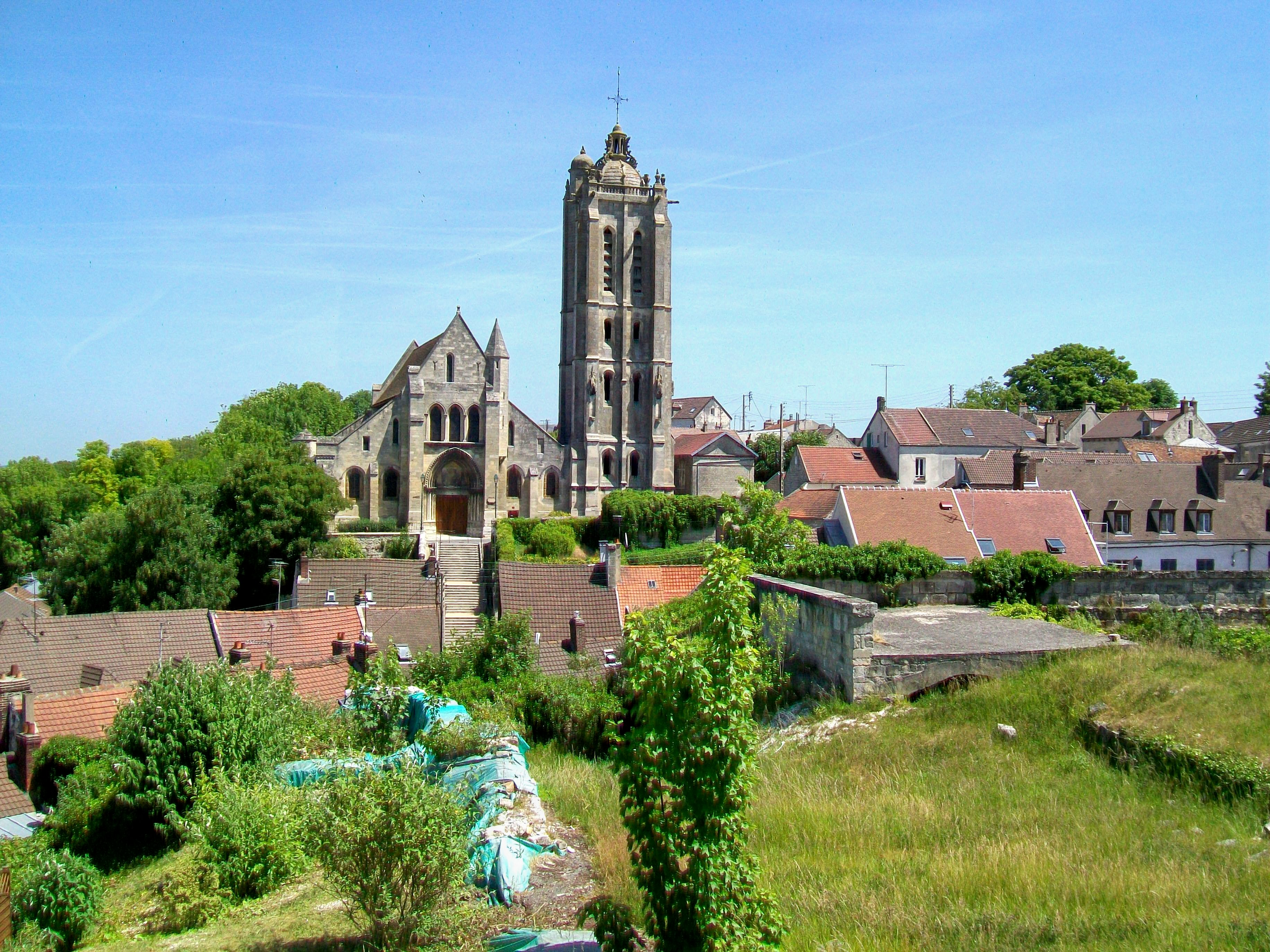 Vue historique de Beaumont-sur-Oise près du centre Jumbo Pneus Chambly