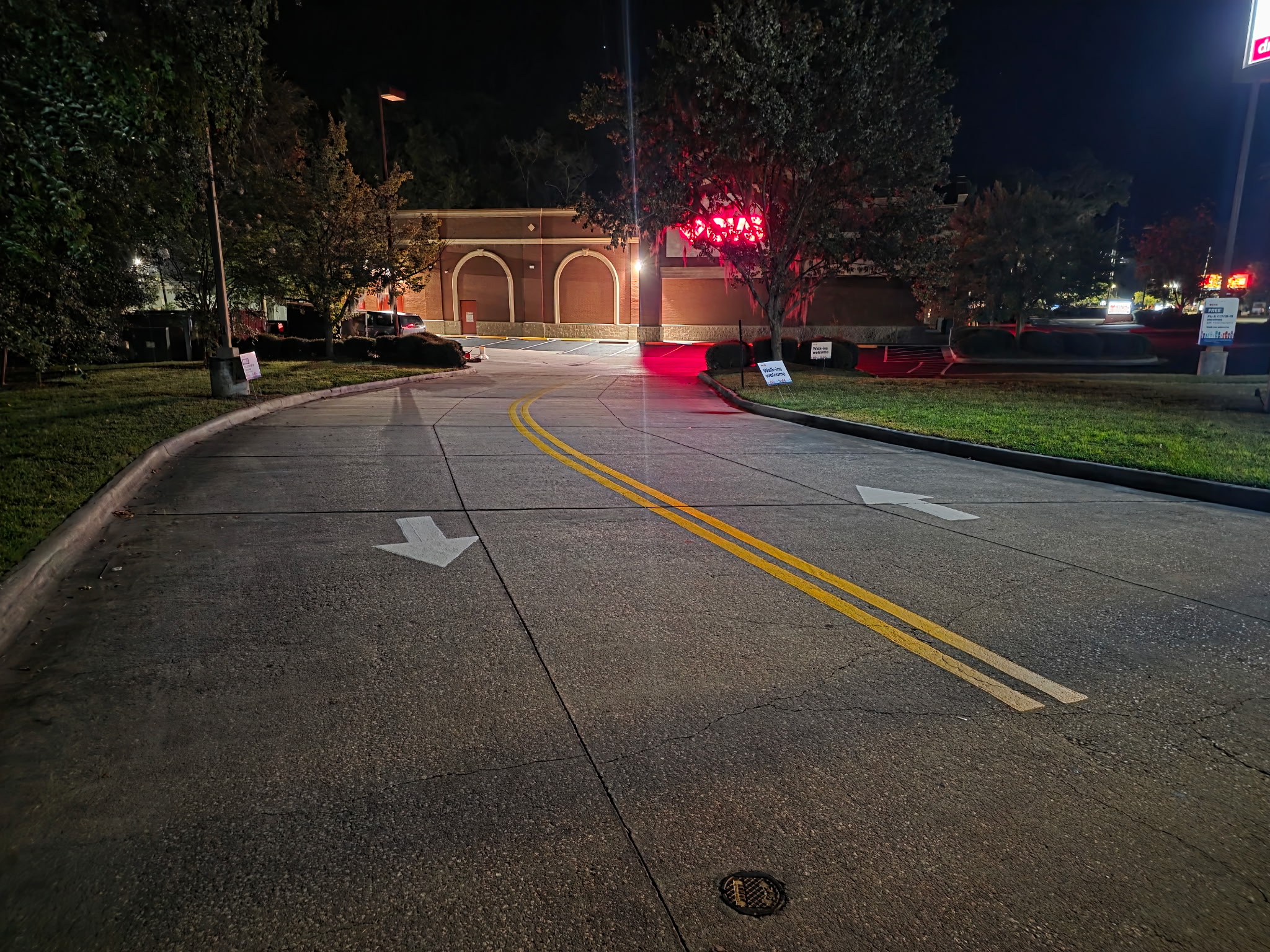 Access Roadway Double-Yellow Striping