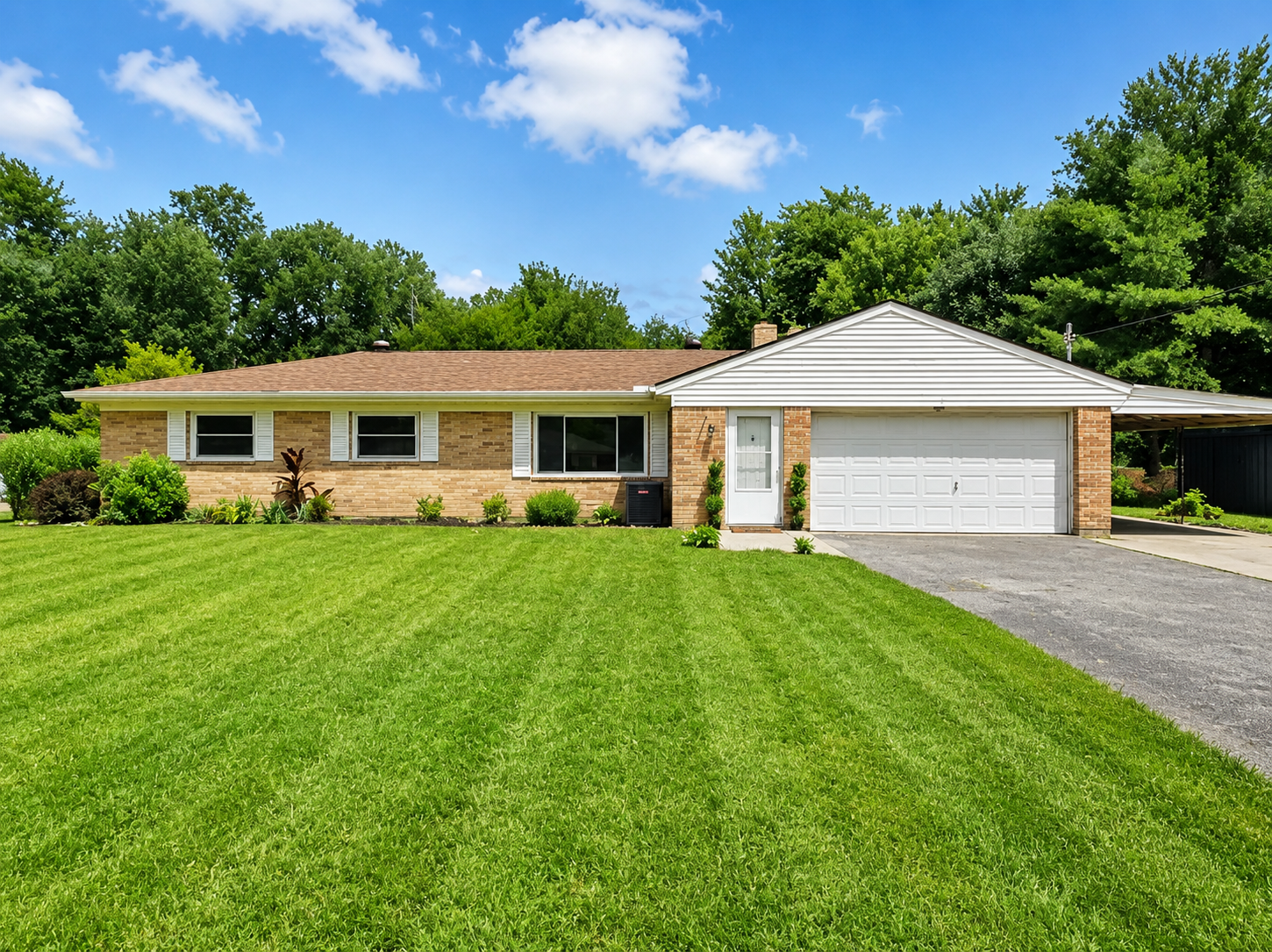 Ohio ranch home with lawn