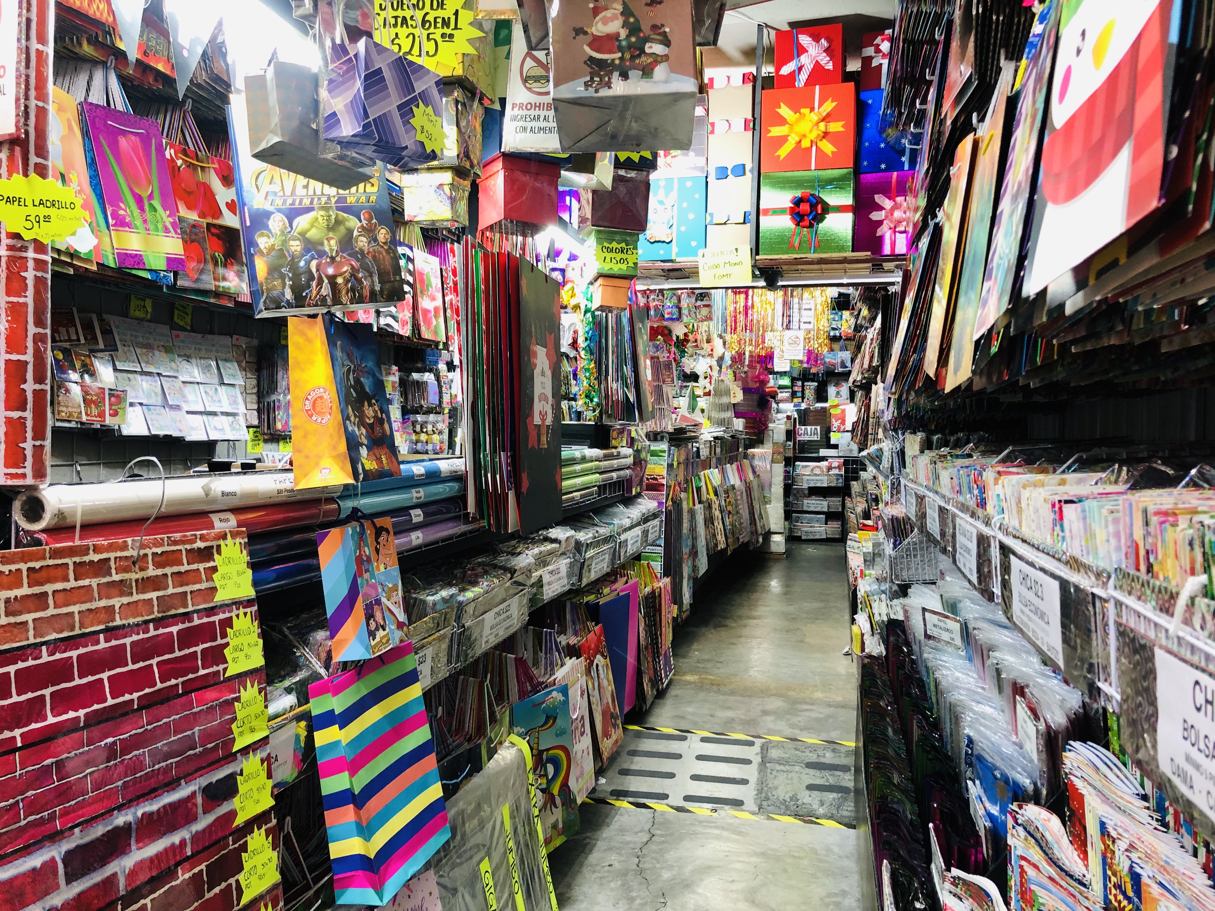 Interior real de nuestra tienda mayorista Misioneros 7