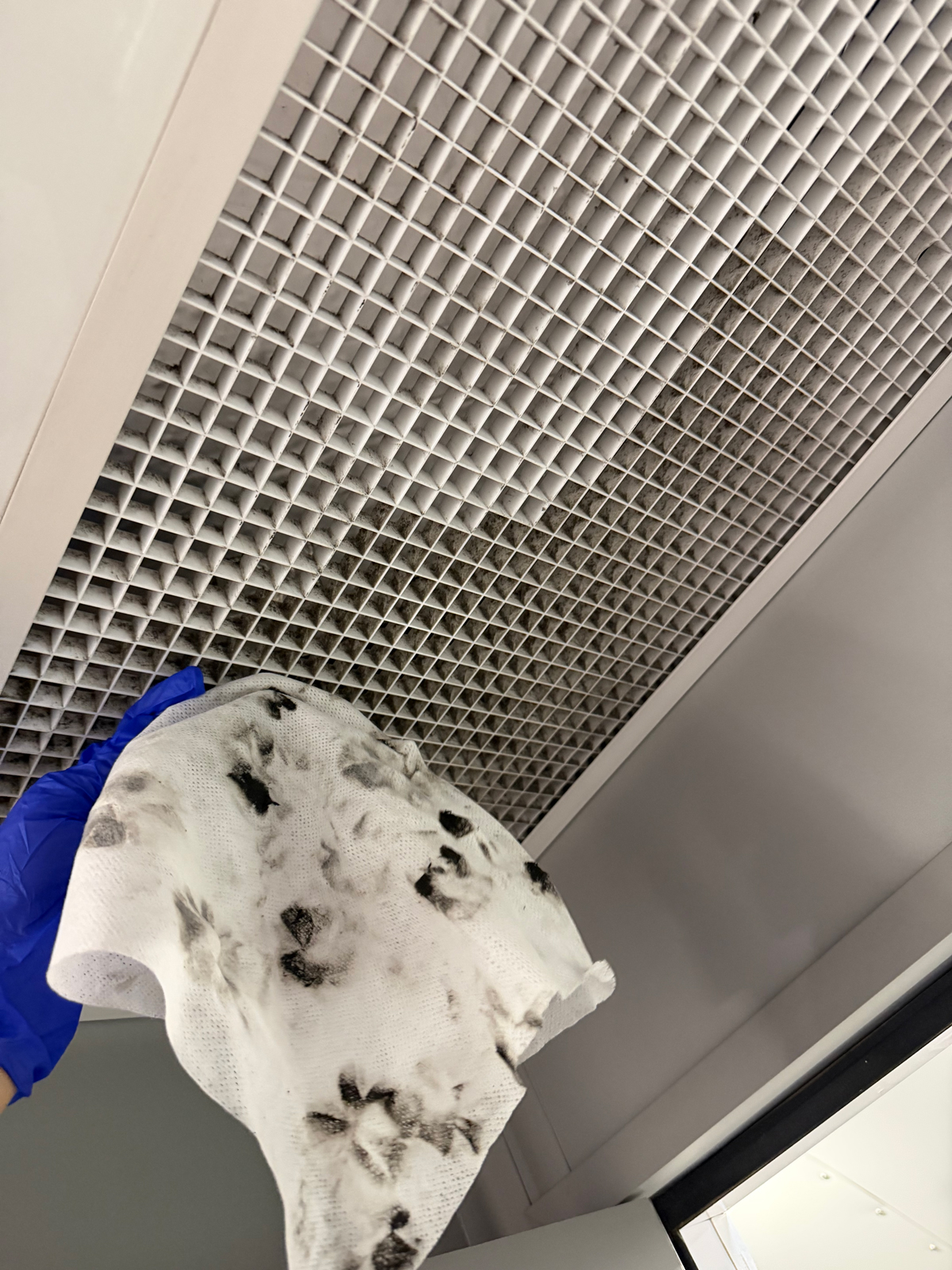 Before and after Air Vents cleaning by AiM Imaging Care