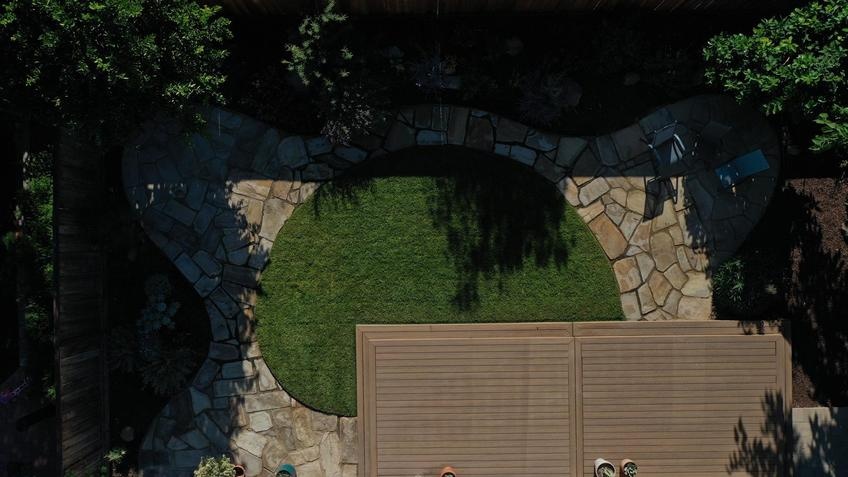 Flagstone Courtyard & Organic Turf Lawn