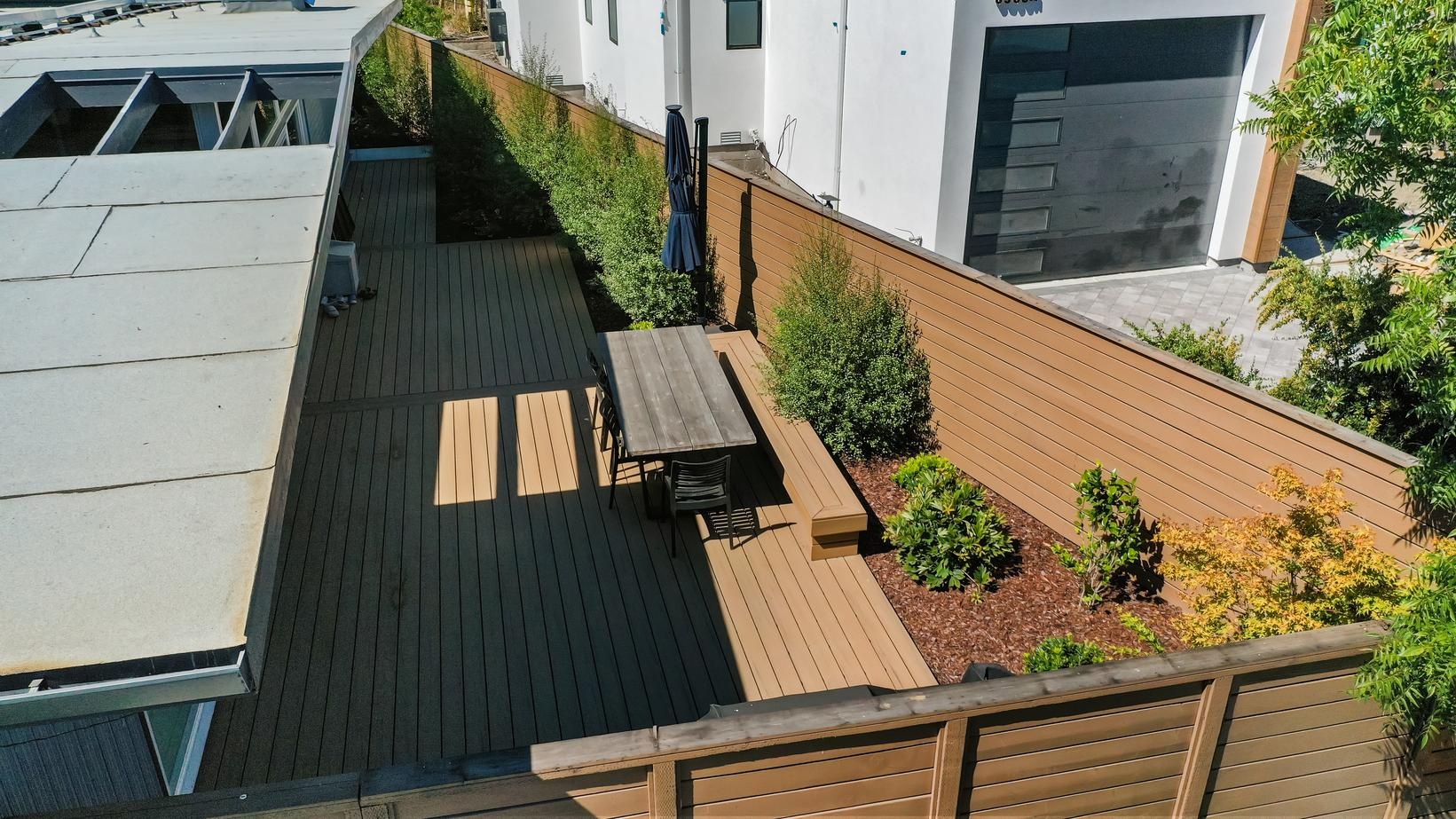 Modern Composite Deck & Architectural Privacy Screen