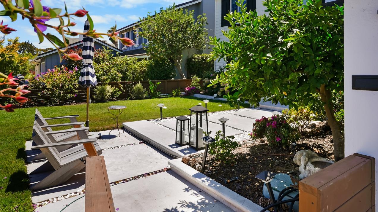 Modern Concrete Steppers & Manicured Lawn Lounge