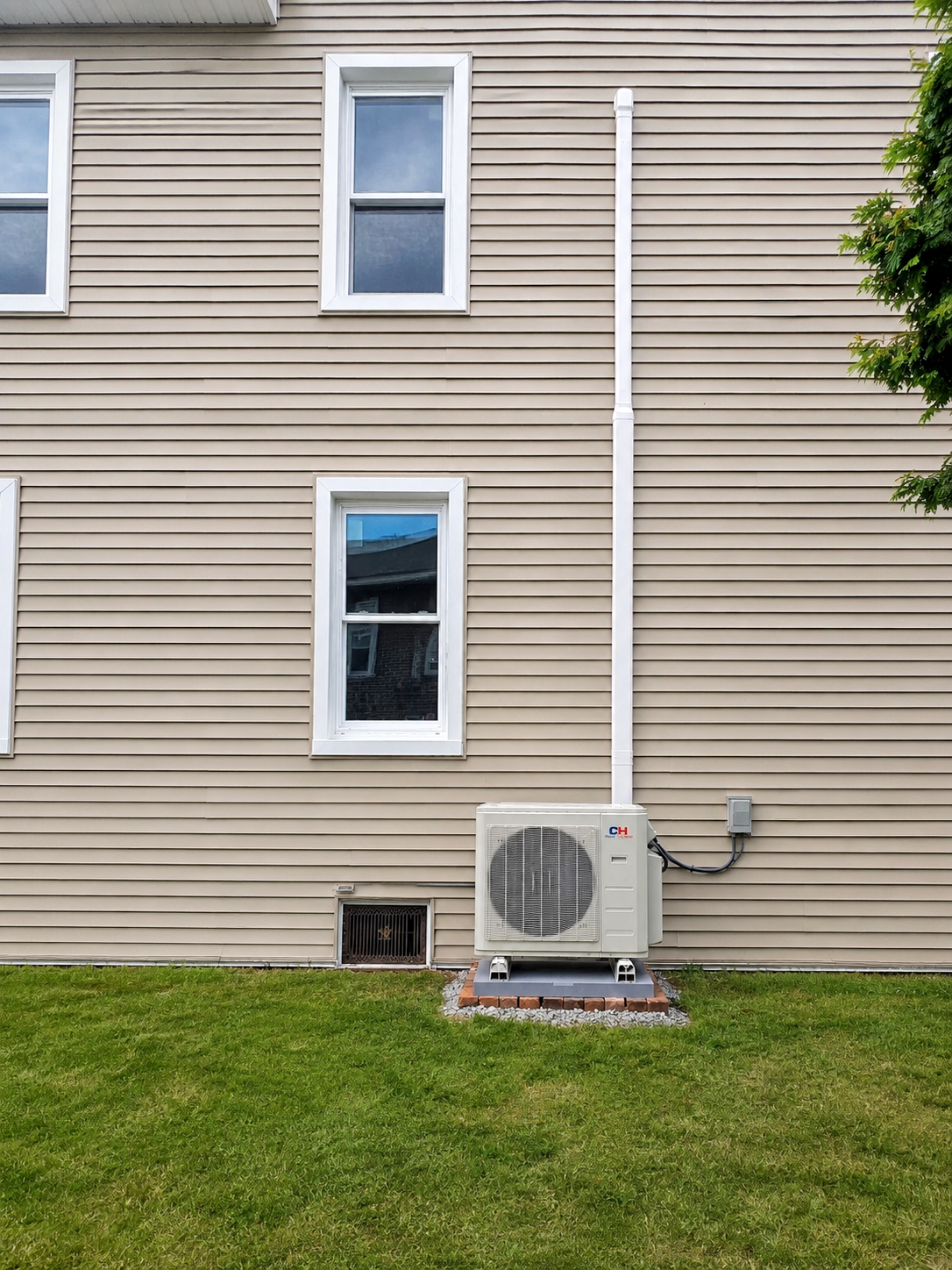 Outdoor Heat Pump Pad & Line Guard