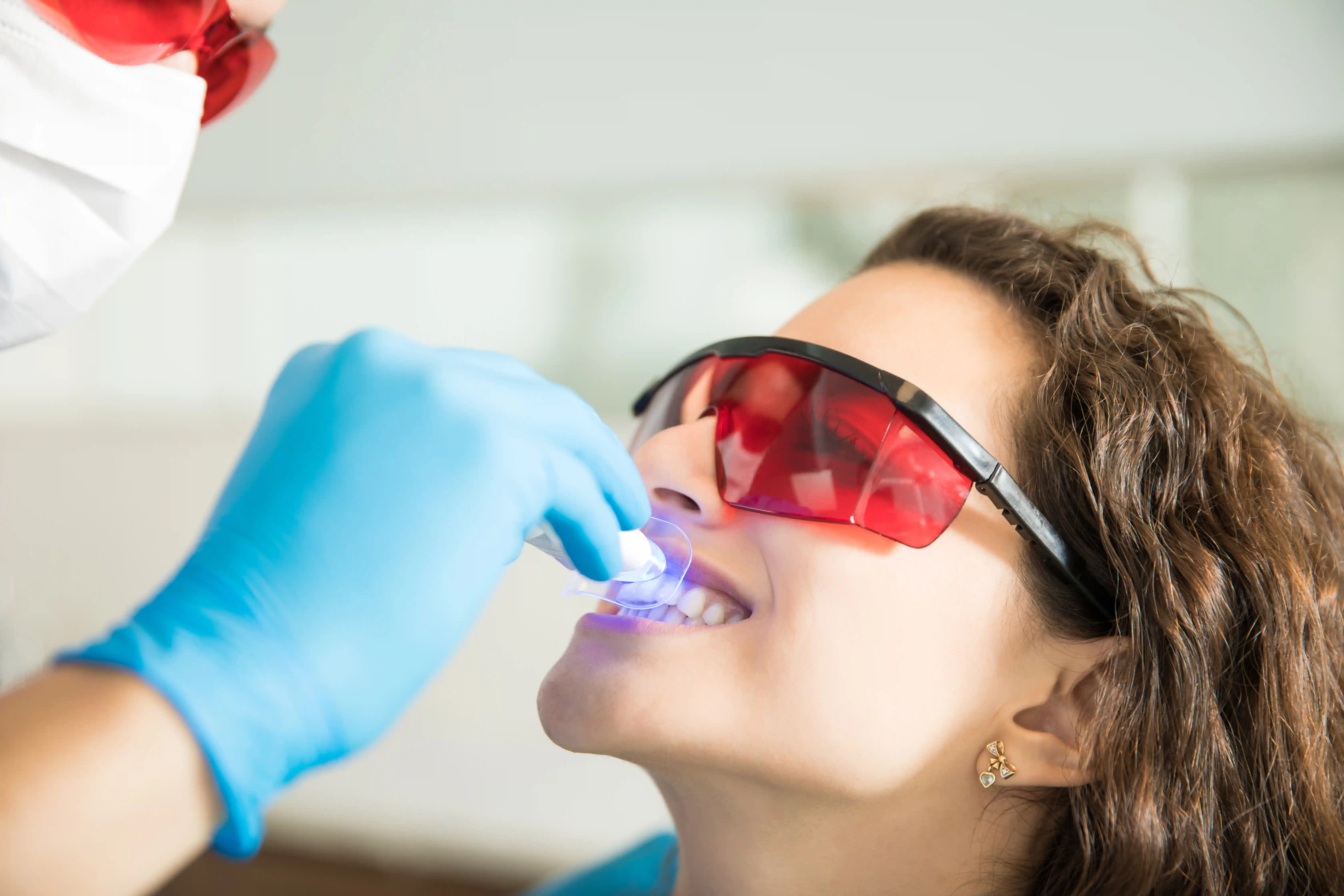 Kellemes és biztonságos fogfehérítési élmény az Avenue Dental Budapest klinikán
