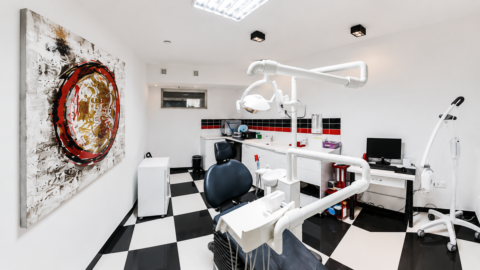Salle de traitement dentaire moderne chez Avenue Dental Budapest