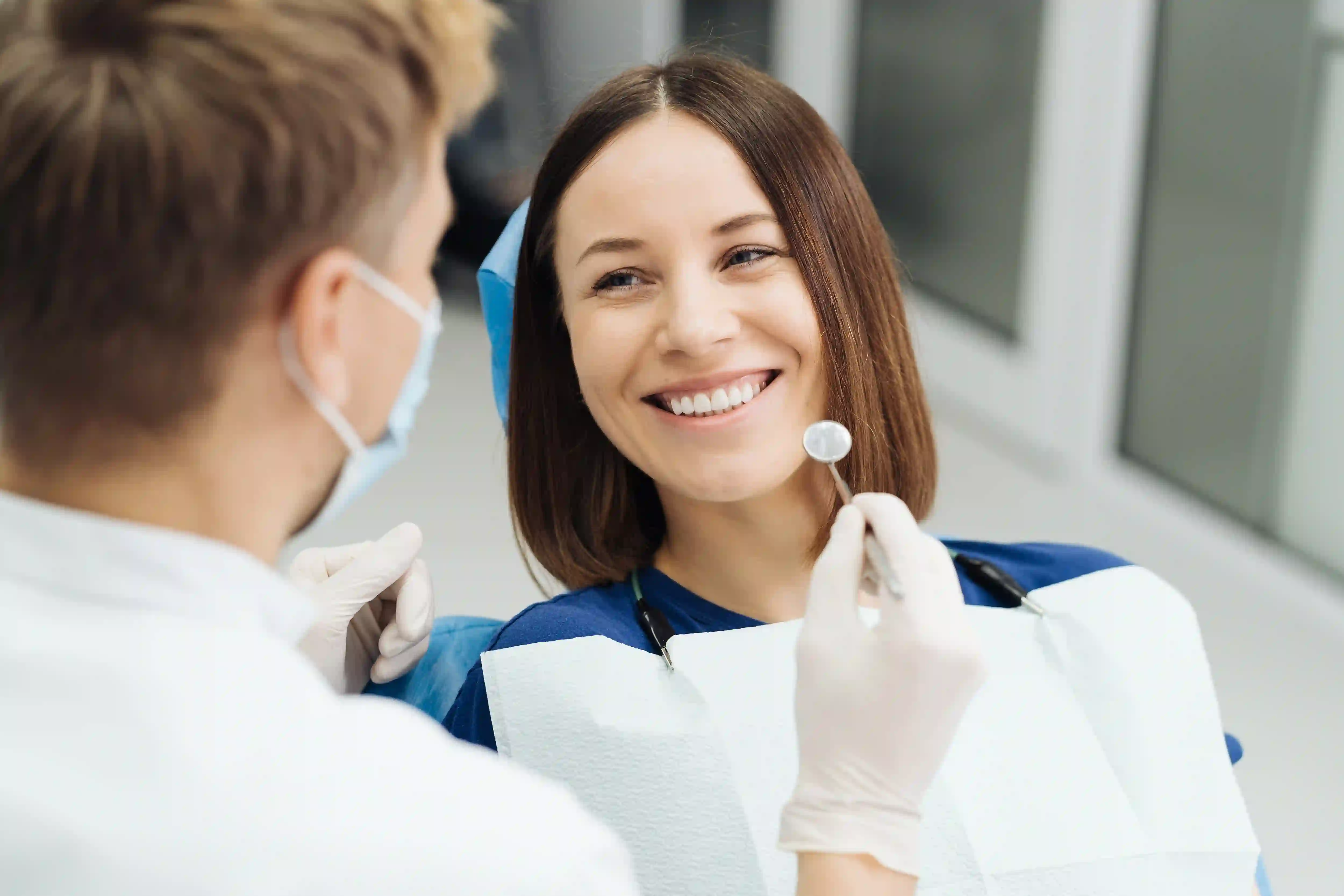 Consultation avec un patient chez Avenue Dental Budapest