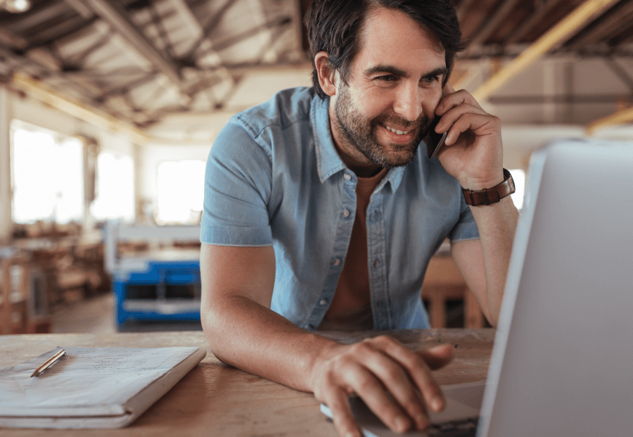 Tradesman on laptop