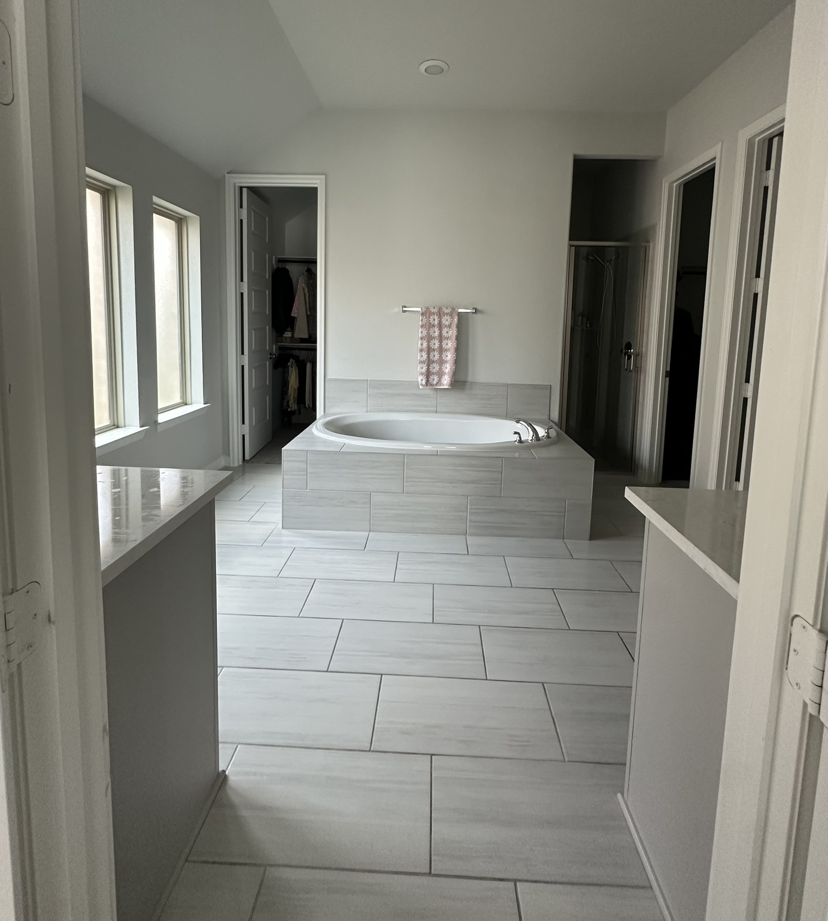 Master Bath Garden Tub & Tile Floor Clean