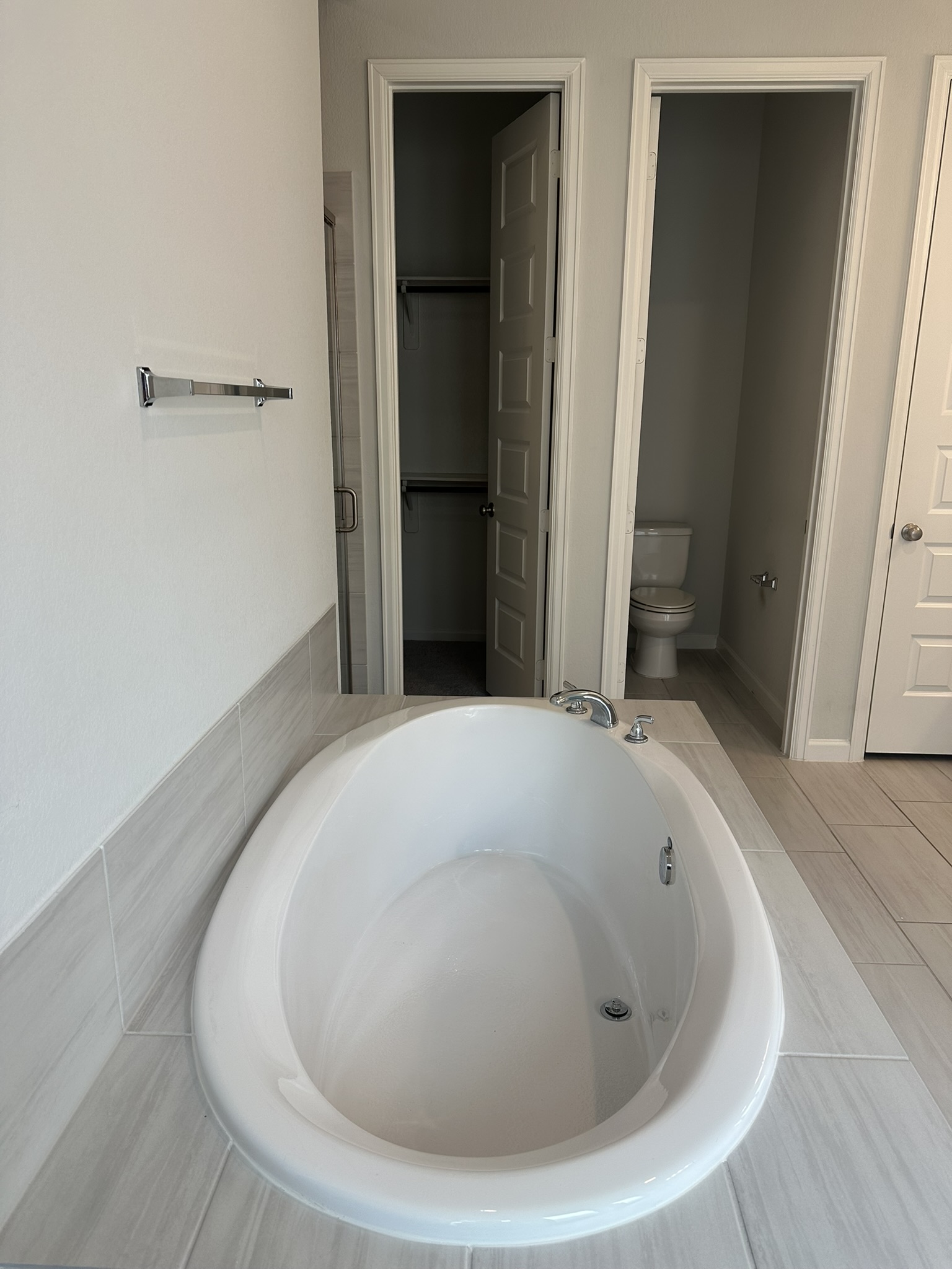 Oval Tub Porcelain Sanitization