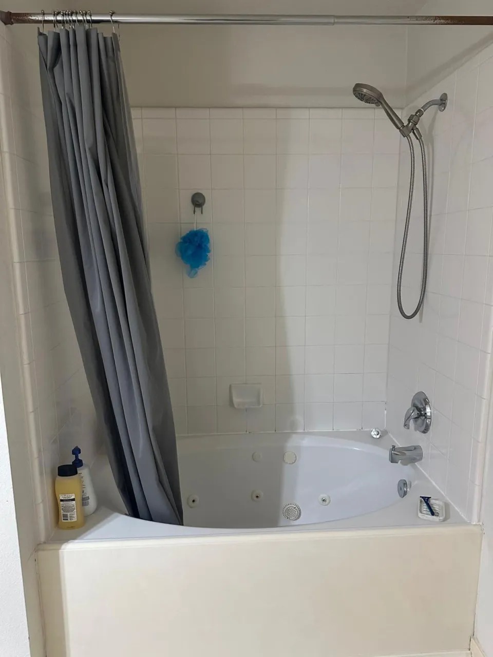 Jetted Soaking Tub & Tile Surround Finish