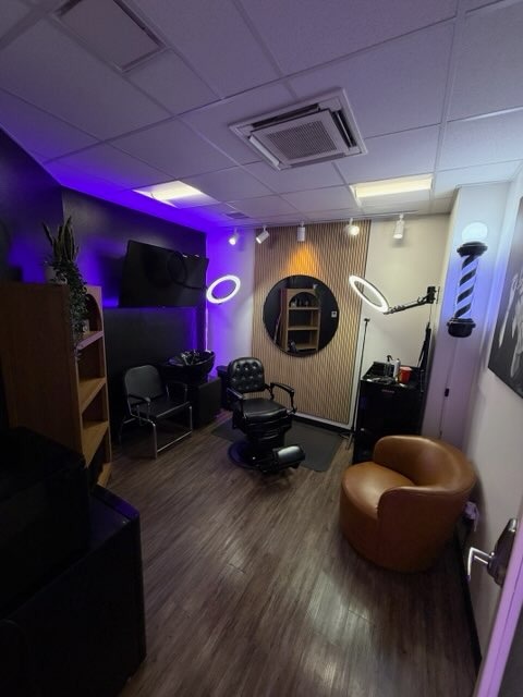 Commercial Salon Studio Detailing