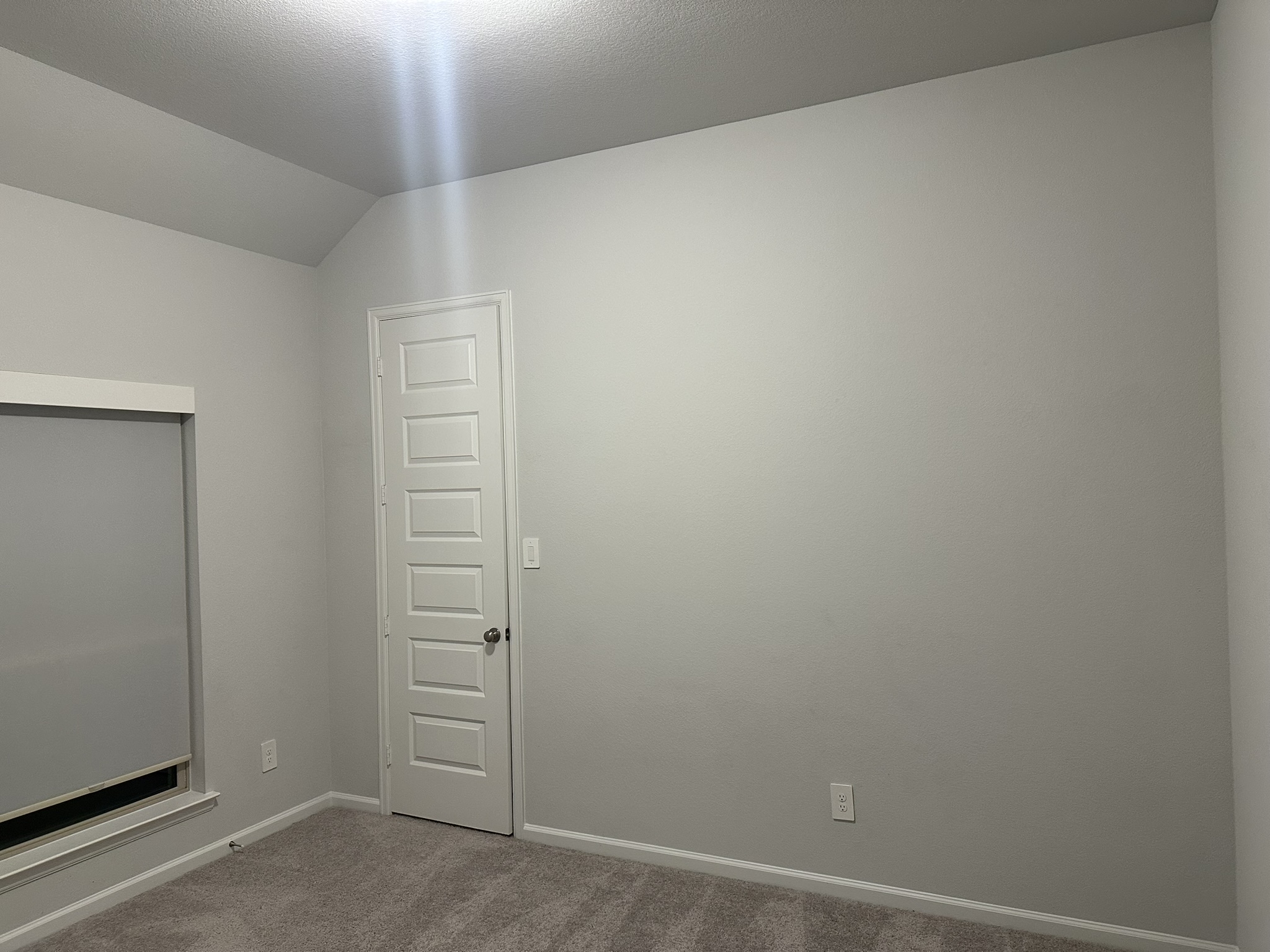 Move-In Ready Bedroom Carpet Clean & Baseboards