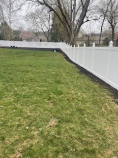 Vinyl Fence Mulch Border & Lawn Perimeter
