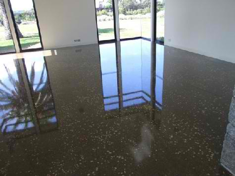 Zero Max Service high-gloss polished concrete floor with reflection