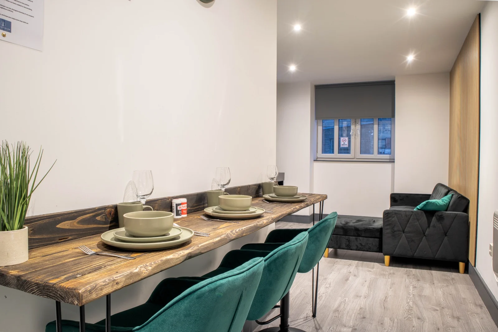 Breakfast bar and dining area in a one-bedroom Apex Stays-managed serviced apartment in Halifax town centre