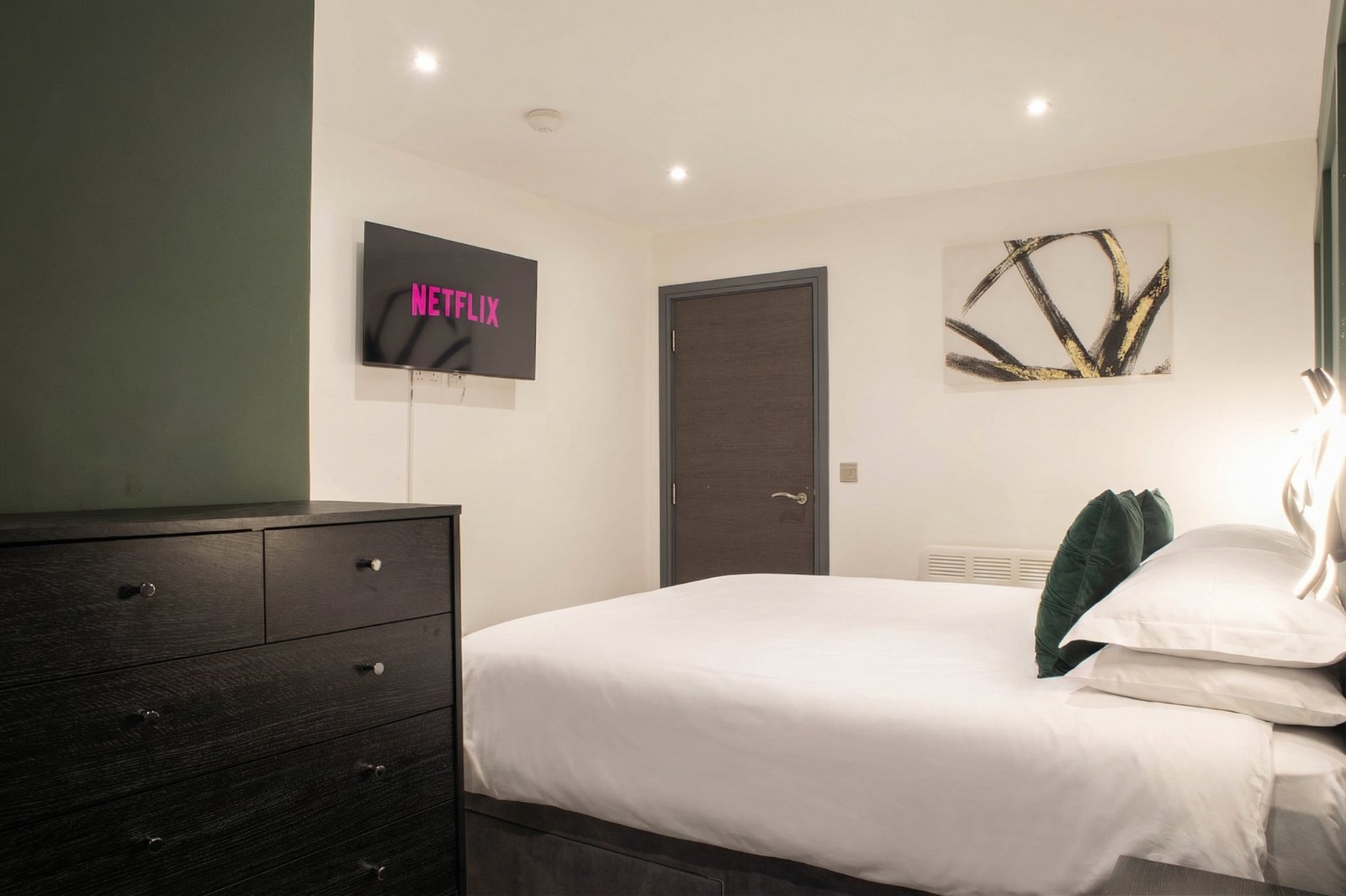 Living area of a one-bedroom Apex Stays managed serviced apartment in West Yorkshire