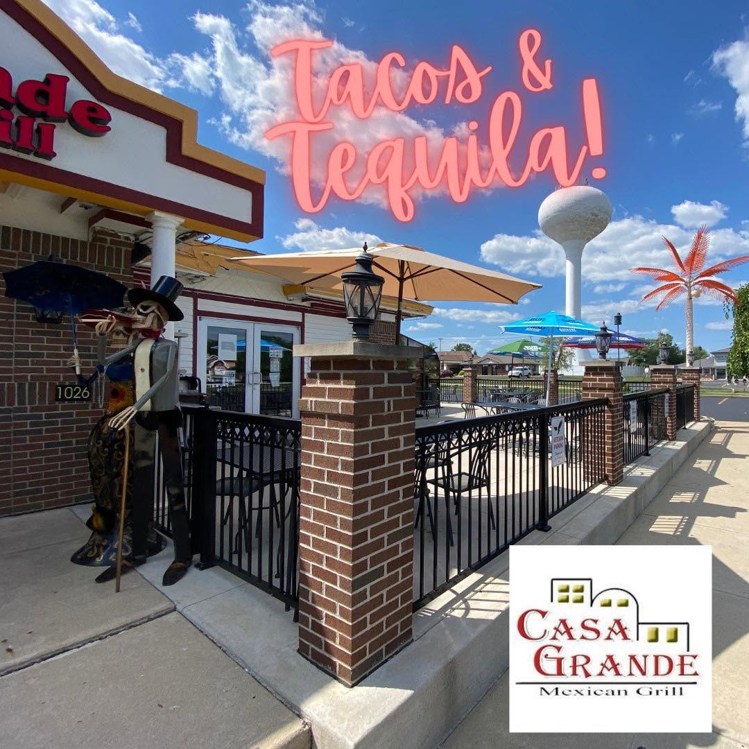 Outdoor patio dining at Casa Grande Mexican Grill Woodland Plaza in Fort Wayne