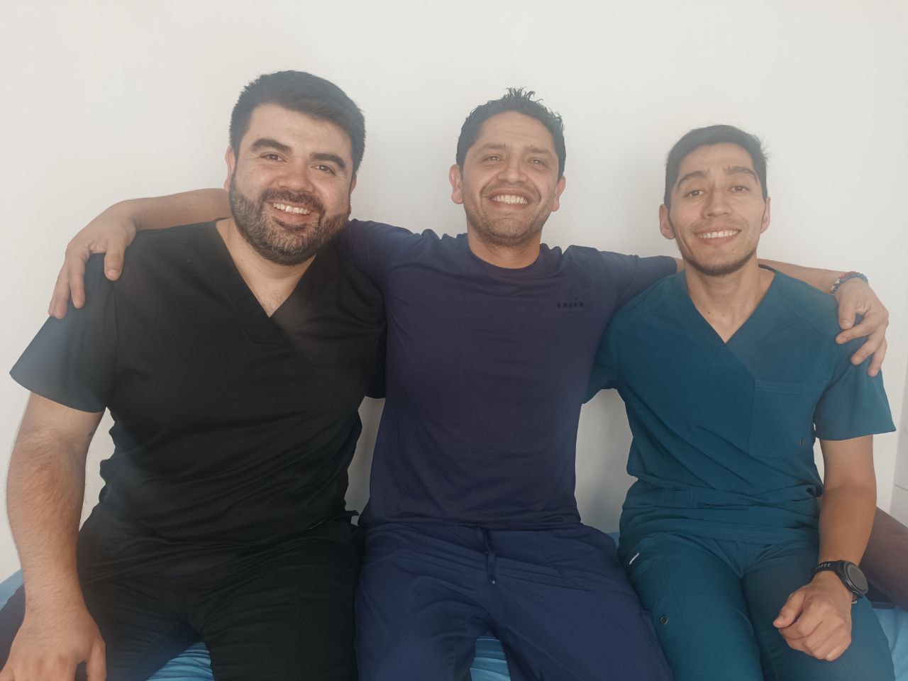 Equipo de kinesiólogos de SERMEQUIEN dedicados a rehabilitación y acondicionamiento físico