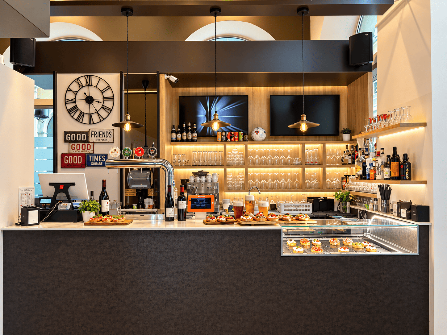 Il bancone con spine, vetrina cicchetti e atmosfera El Bibiez Galleria Tergesteo
