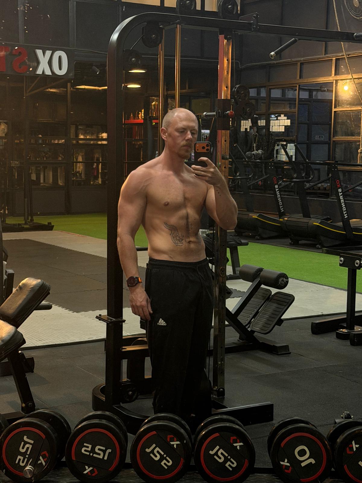Timothy Scheepers krachttraining in gym