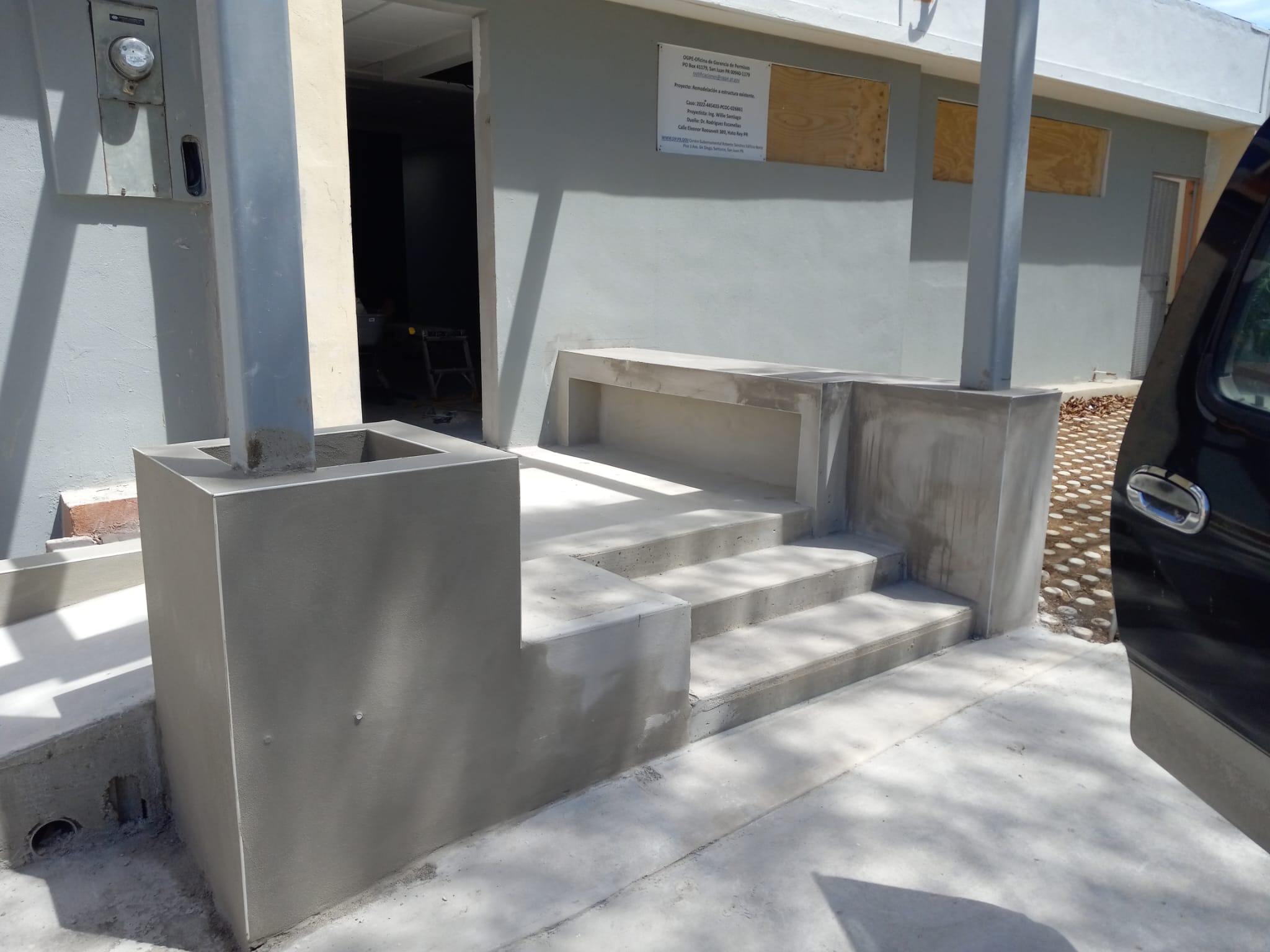 Plataforma de Acceso y Gradas en Concreto Vaciado