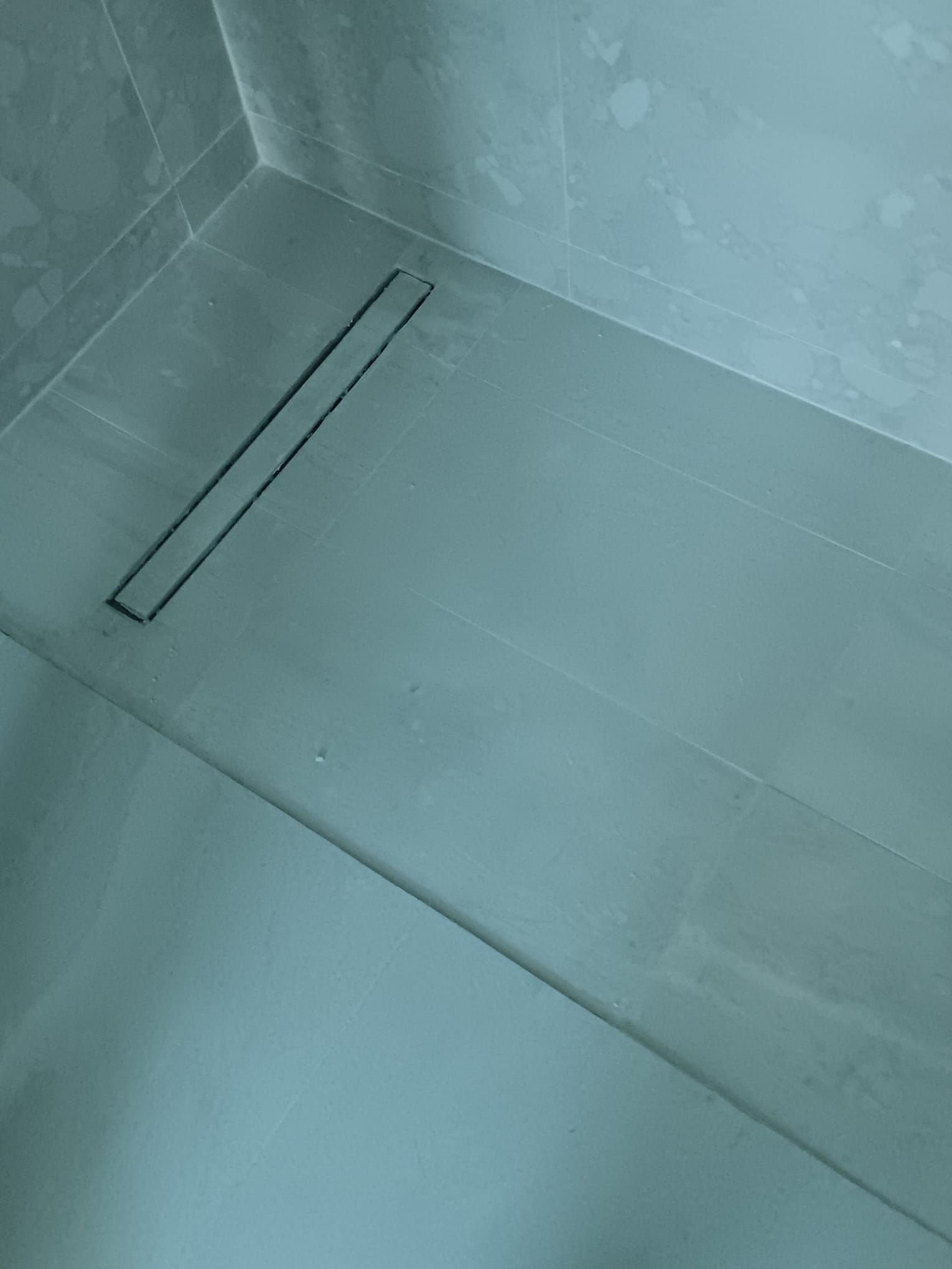 Piso de Ducha a Nivel con Drenaje Oculto