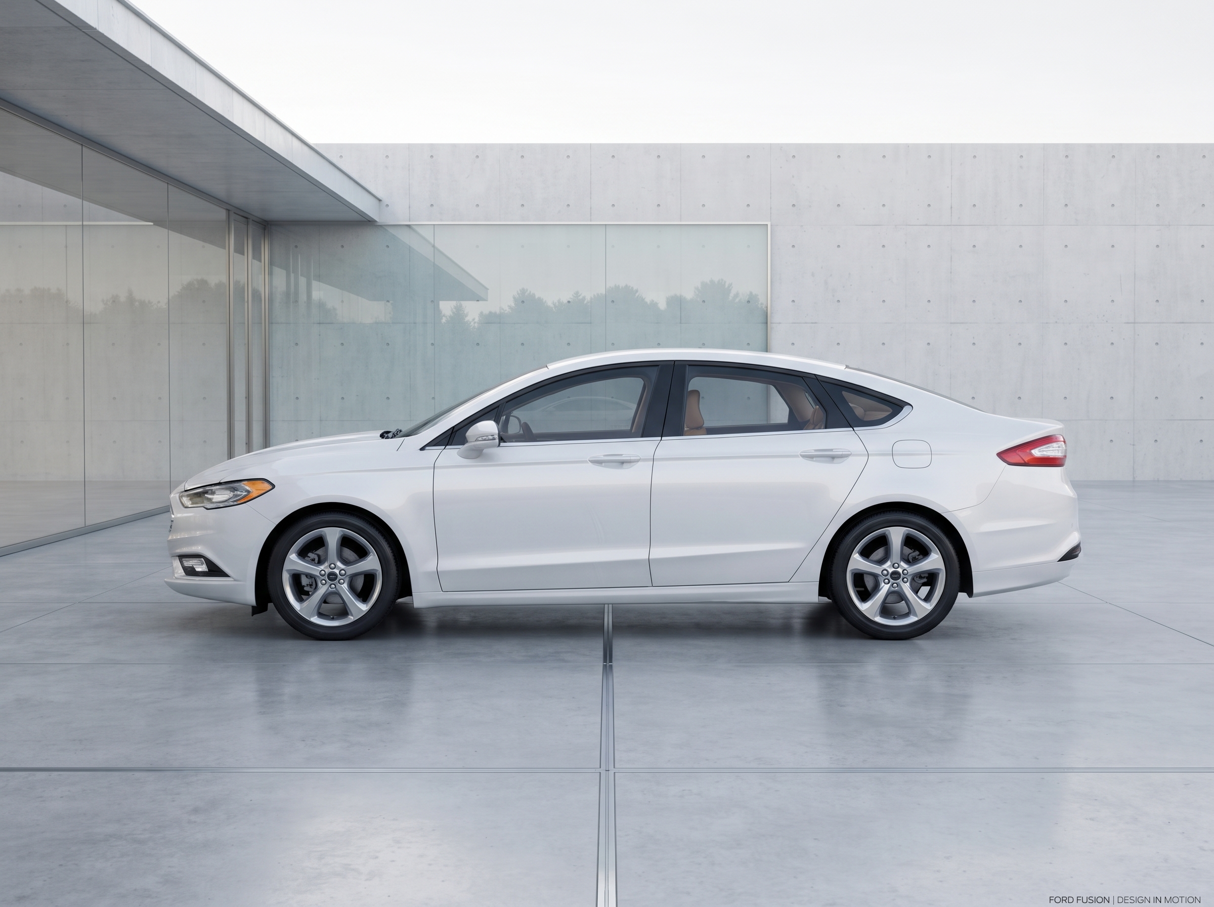 White Ford Fusion thumbnail 2