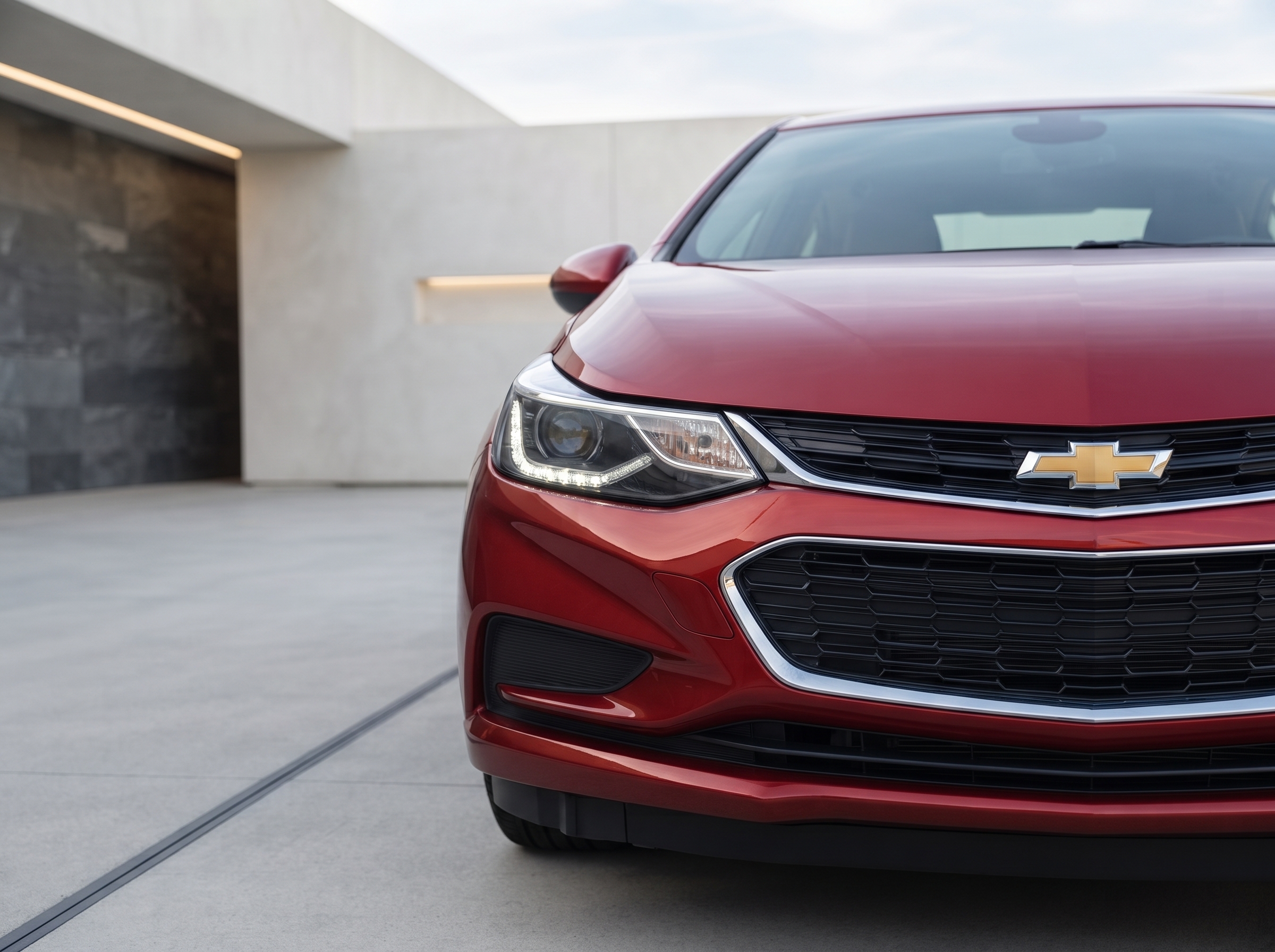 Red Chevrolet Cruze thumbnail 4