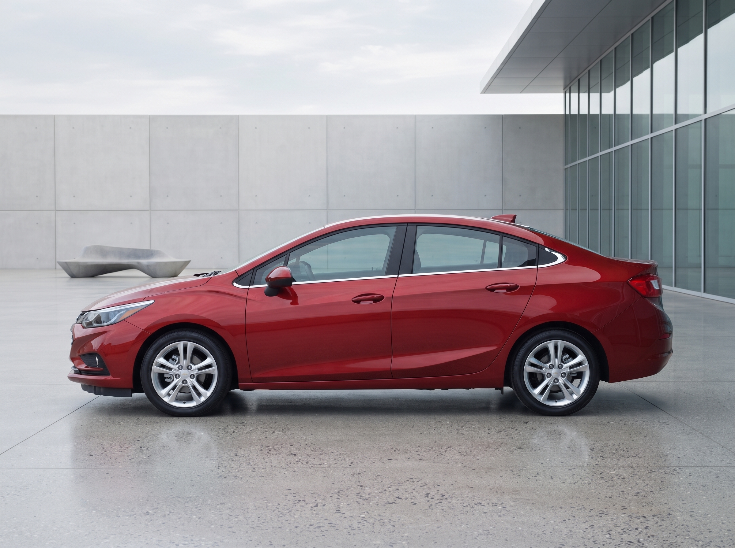 Red Chevrolet Cruze thumbnail 2
