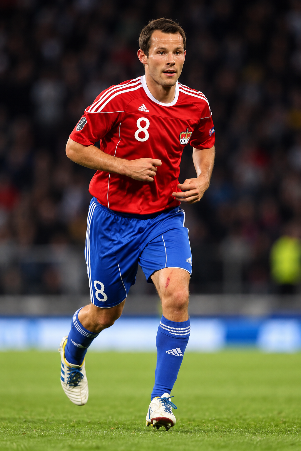 Ronny Büchel im Liechtenstein-Nationalmannschaftstrikot mit der Nummer 8