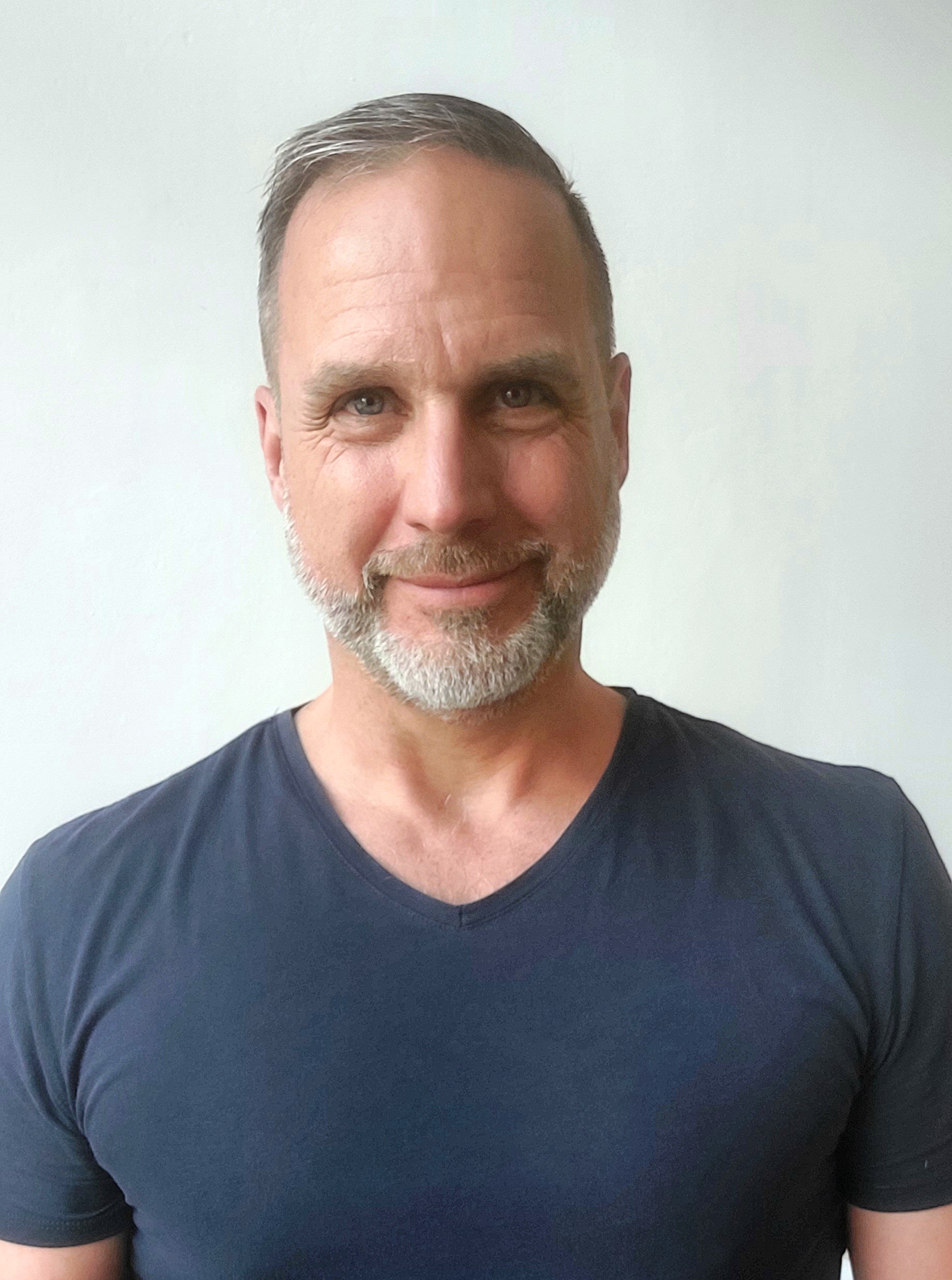 Stefan Schwidder – Autor, Verleger & Wegbegleiter