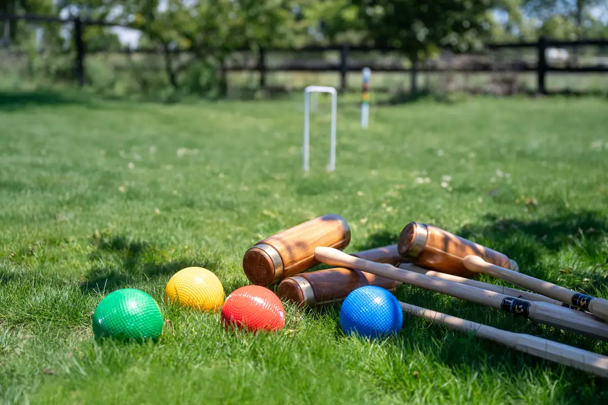 Lawn games, croquet, petanque and outdoor activities on the grounds