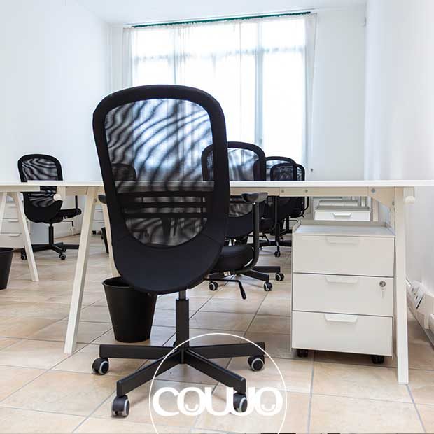 Postazione Resident con scrivania 160x80cm, cassettiera e armadietto privati