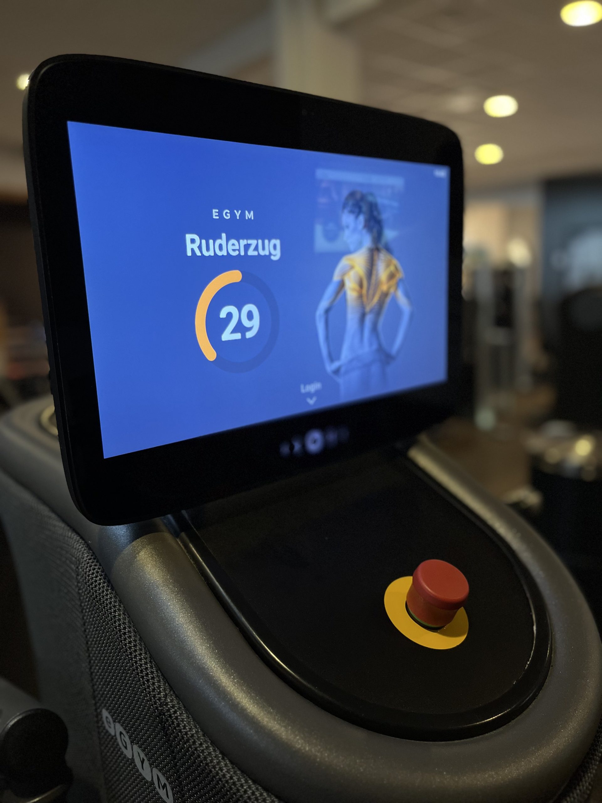eGym Zirkeltraining Ruderzug Bildschirm
