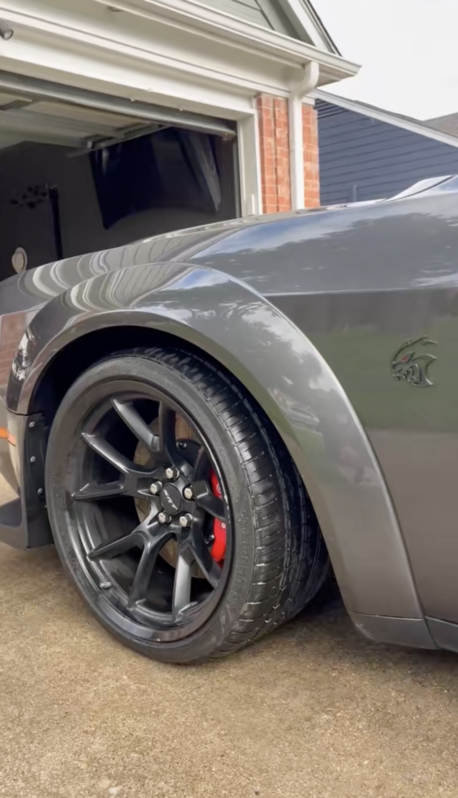 Gloss Black Wheels, Brembo Calipers & Arch Clean - Dodge Charger Hellcat Widebody