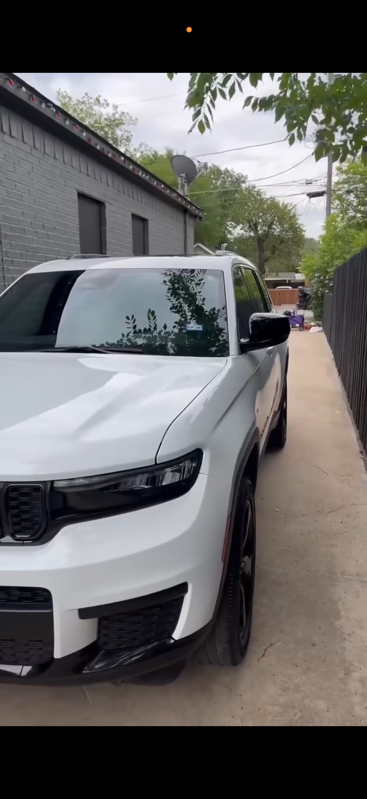 Pearl White Paint Gloss & Deep Trim Contrast - Jeep Grand Cherokee L