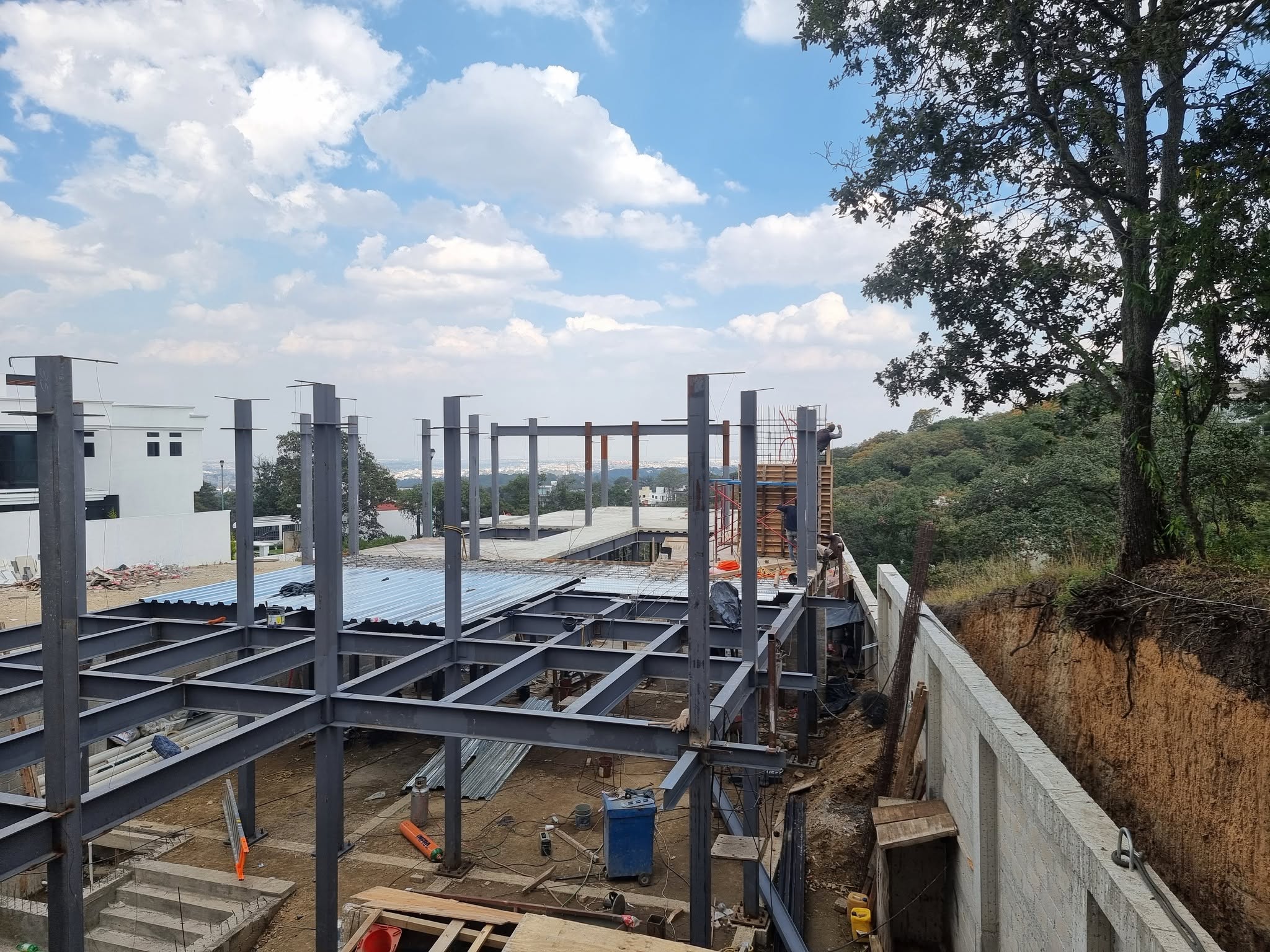 Estructura metálica y losacero en obra ARQCON