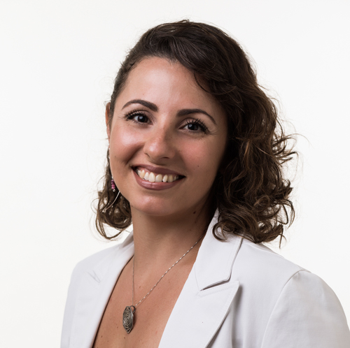 Thais Junqueira — Profesora y secretaria académica