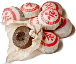 Mini Túochá de té Pu-erh envueltos individualmente en papel tradicional