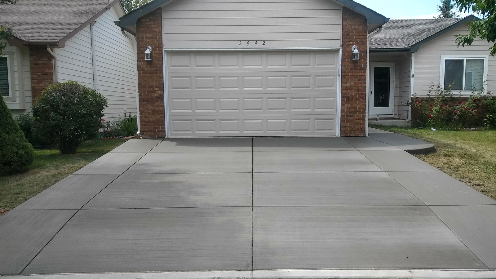 Happy's Concrete finished driveway project